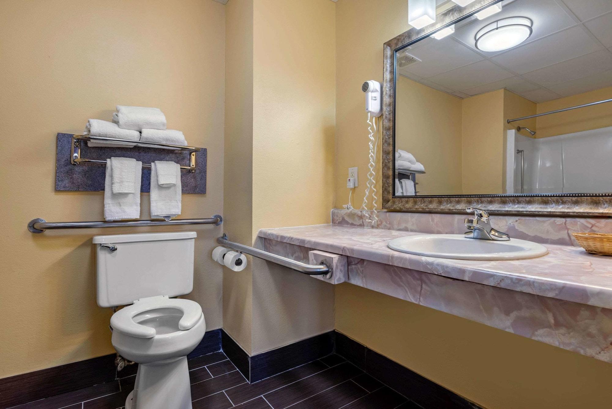 Econo Lodge *