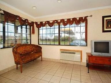 Econo Lodge *