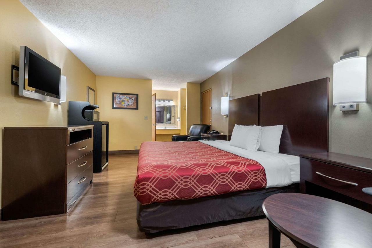 Econo Lodge *