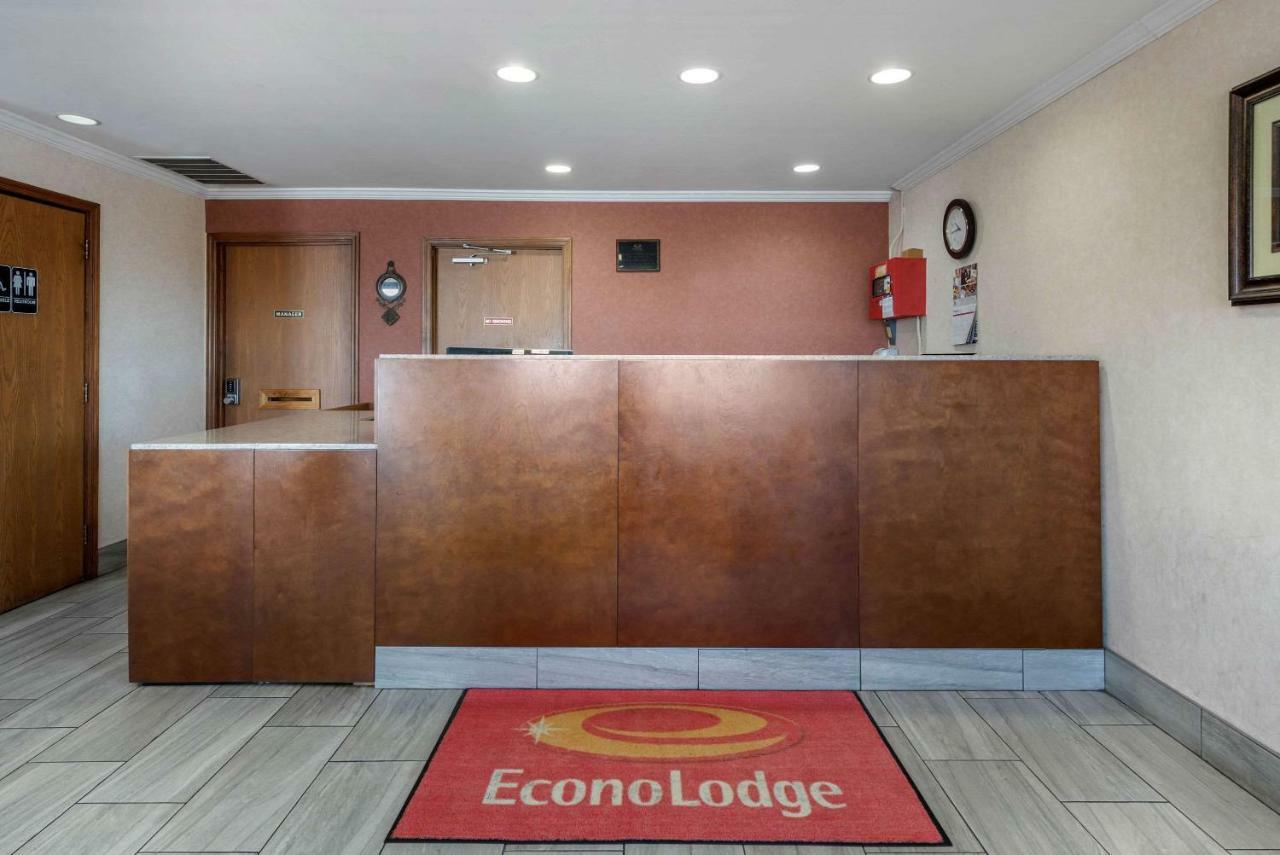 Lodge Econo Lexington